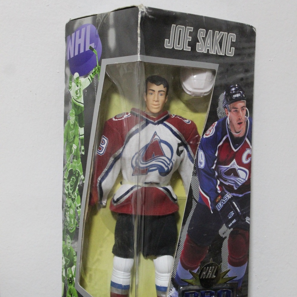 NHL. Pro Zone.. 1998 Collectors Series. Joe Sakic_COLORADO AVALANCHE.  12"